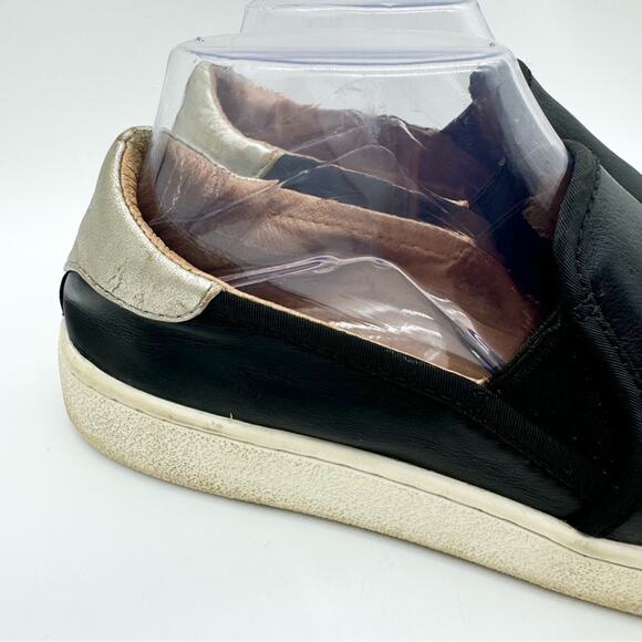 UGG Cas Black Leather Slip On Sneakers Gold Padded Heel Size 7.5 Boho Minimalist - Picture 4 of 11